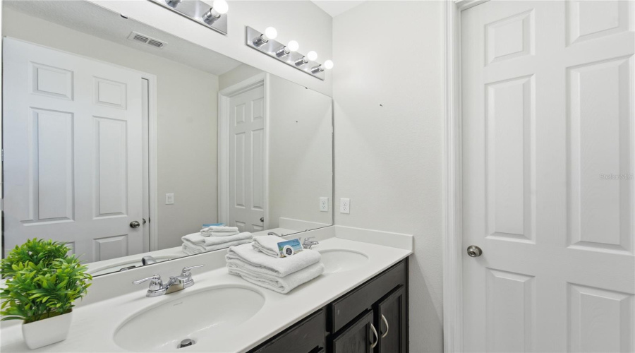 Kissimmee, Florida 34747, 9 Bedroom Bedrooms, ,6 Bathroombathrooms,Residential,For Sale,Sawyer Palm,0,Mfro6385788