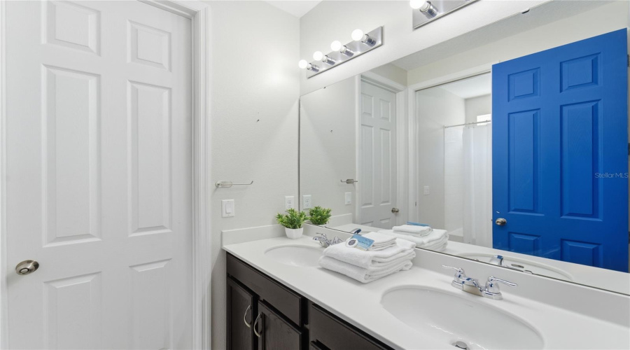 Kissimmee, Florida 34747, 9 Bedroom Bedrooms, ,6 Bathroombathrooms,Residential,For Sale,Sawyer Palm,0,Mfro6385788