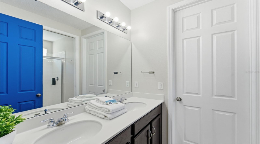 Kissimmee, Florida 34747, 9 Bedroom Bedrooms, ,6 Bathroombathrooms,Residential,For Sale,Sawyer Palm,0,Mfro6385788