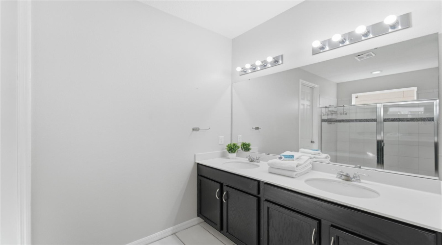 Kissimmee, Florida 34747, 9 Bedroom Bedrooms, ,6 Bathroombathrooms,Residential,For Sale,Sawyer Palm,0,Mfro6385788