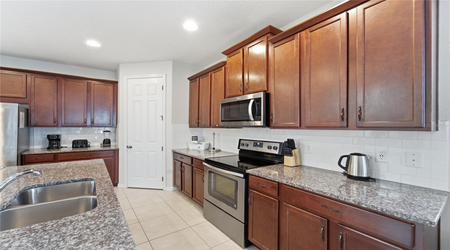 Kissimmee, Florida 34747, 7 Bedroom Bedrooms, ,6 Bathroombathrooms,Residential,For Sale,Egret Mills,0,Mfro6385765