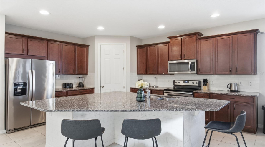 Kissimmee, Florida 34747, 7 Bedroom Bedrooms, ,6 Bathroombathrooms,Residential,For Sale,Egret Mills,0,Mfro6385765
