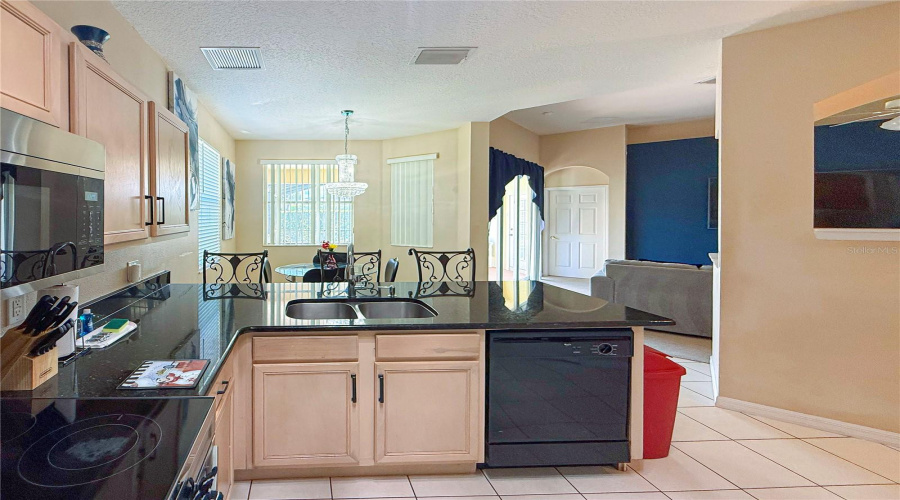 Davenport, Florida 33897, 6 Bedroom Bedrooms, ,4 Bathroombathrooms,Residential,For Sale,Tupelo,0,Mfrs5157226
