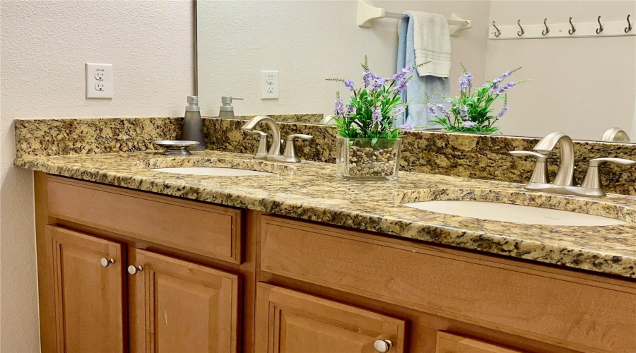Kissimmee, Florida 34747, 5 Bedroom Bedrooms, ,4 Bathroombathrooms,Residential,For Sale,Cat Palm,0,Mfrs5157355