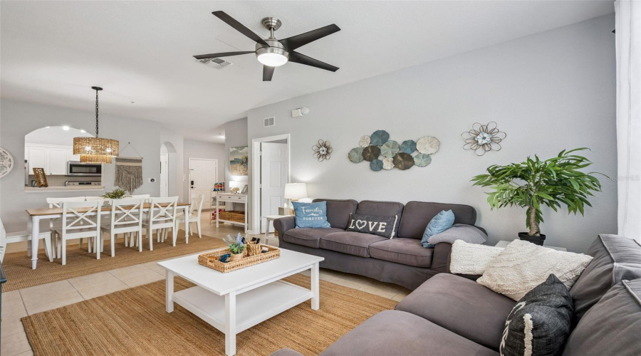 Kissimmee, Florida 34747, 3 Bedroom Bedrooms, ,2 Bathroombathrooms,Residential,For Sale,Comrow,0,Mfrs5157519
