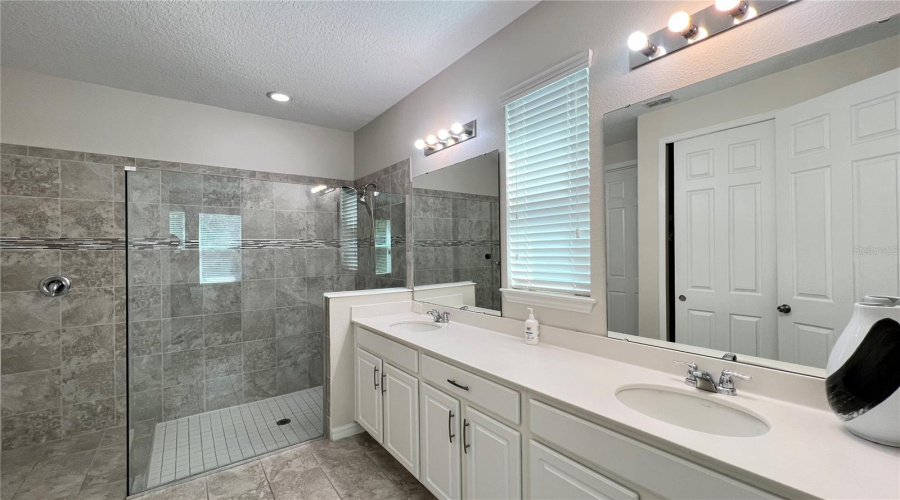 Kissimmee, Florida 34747, 6 Bedroom Bedrooms, ,4 Bathroombathrooms,Residential,For Sale,Flamingo Key,0,Mfrs5156486