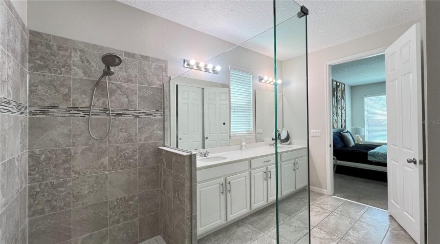 Kissimmee, Florida 34747, 6 Bedroom Bedrooms, ,4 Bathroombathrooms,Residential,For Sale,Flamingo Key,0,Mfrs5156486