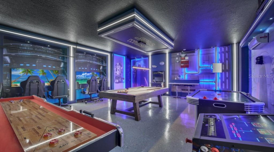 Kissimmee, Florida 34747, 8 Bedroom Bedrooms, ,6 Bathroombathrooms,Residential,For Sale,Fairfax,0,Mfro6441441