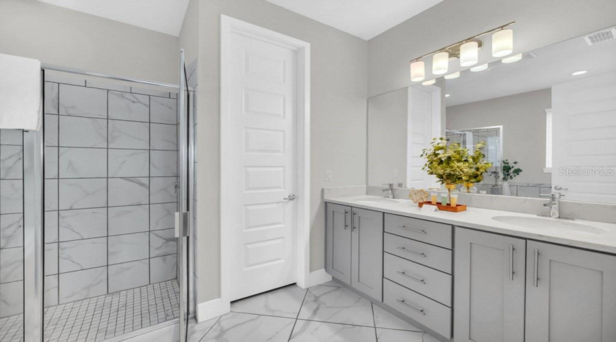 Kissimmee, Florida 34747, 8 Bedroom Bedrooms, ,6 Bathroombathrooms,Residential,For Sale,Fairfax,0,Mfro6441441