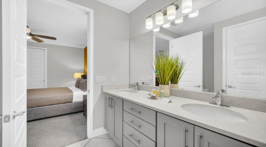 Kissimmee, Florida 34747, 8 Bedroom Bedrooms, ,6 Bathroombathrooms,Residential,For Sale,Fairfax,0,Mfro6441441