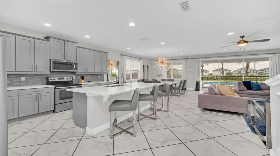 Kissimmee, Florida 34747, 8 Bedroom Bedrooms, ,6 Bathroombathrooms,Residential,For Sale,Fairfax,0,Mfro6441441