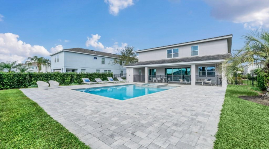 Kissimmee, Florida 34747, 8 Bedroom Bedrooms, ,6 Bathroombathrooms,Residential,For Sale,Fairfax,0,Mfro6441441