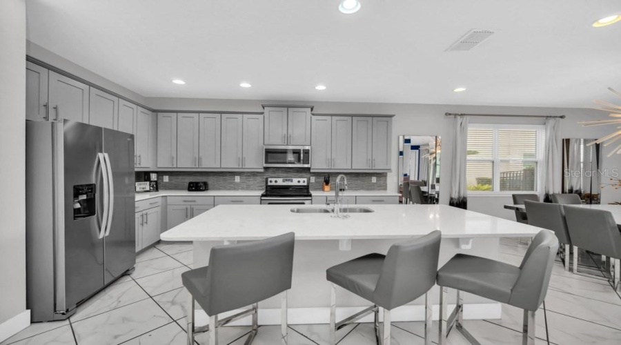 Kissimmee, Florida 34747, 8 Bedroom Bedrooms, ,6 Bathroombathrooms,Residential,For Sale,Fairfax,0,Mfro6441441