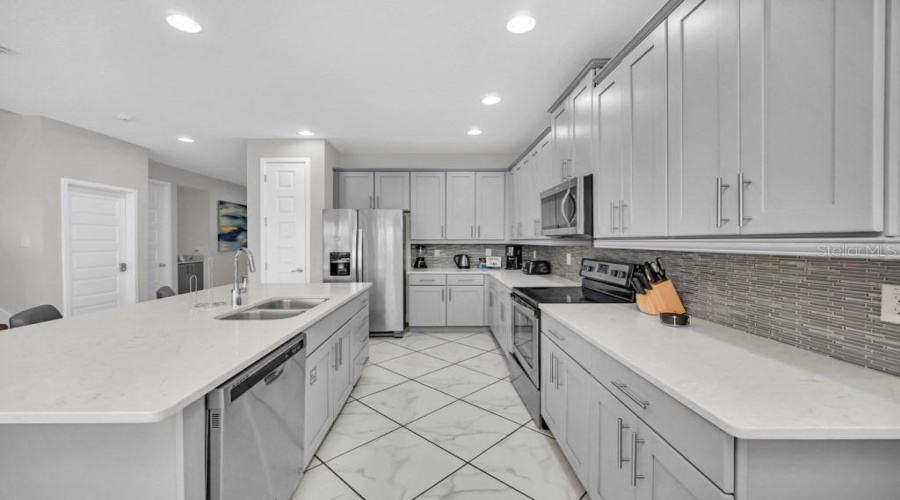 Kissimmee, Florida 34747, 8 Bedroom Bedrooms, ,6 Bathroombathrooms,Residential,For Sale,Fairfax,0,Mfro6441441