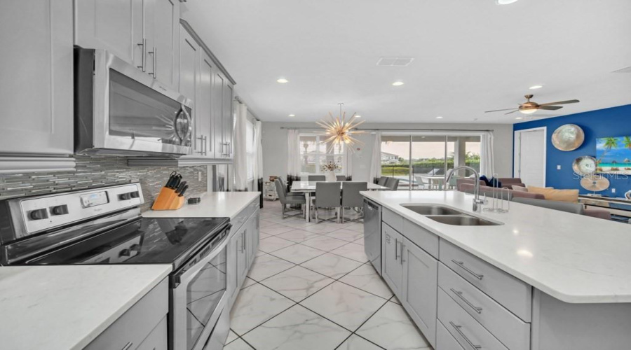 Kissimmee, Florida 34747, 8 Bedroom Bedrooms, ,6 Bathroombathrooms,Residential,For Sale,Fairfax,0,Mfro6441441