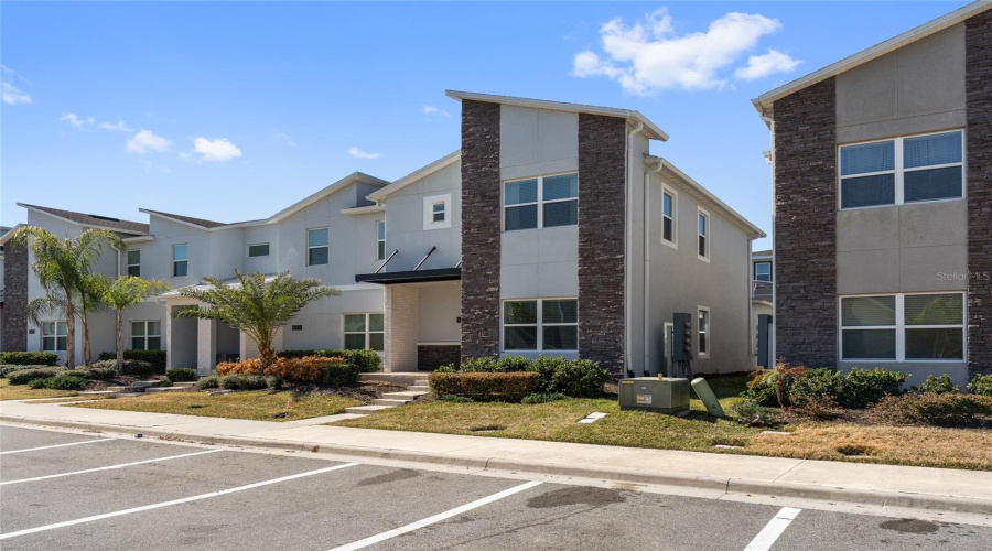 Davenport, Florida 33896, 5 Bedroom Bedrooms, ,4 Bathroombathrooms,Residential,For Sale,Splash Shot,0,Mfrs5143803