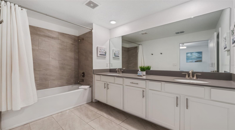 Davenport, Florida 33896, 5 Bedroom Bedrooms, ,4 Bathroombathrooms,Residential,For Sale,Splash Shot,0,Mfrs5143803