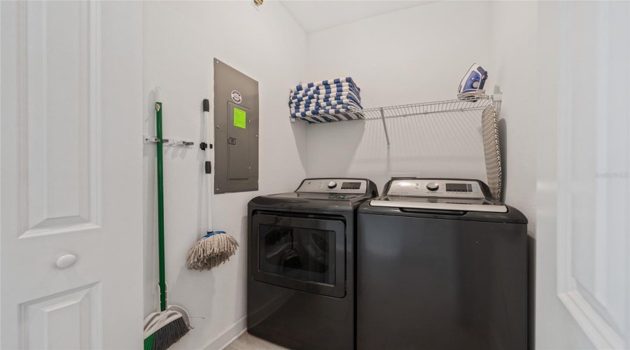Davenport, Florida 33896, 5 Bedroom Bedrooms, ,4 Bathroombathrooms,Residential,For Sale,Splash Shot,0,Mfrs5143803