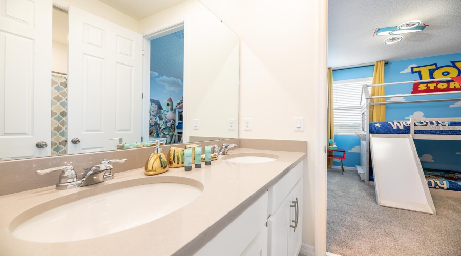 Kissimmee, Florida 34747, 9 Bedroom Bedrooms, ,6 Bathroombathrooms,Residential,For Sale,Caribbean View,0,Mfro6442452