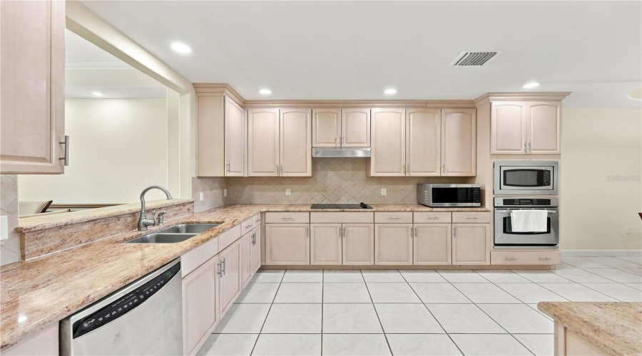 Orlando, Florida 32836, 2 Bedroom Bedrooms, ,2 Bathroombathrooms,Residential,For Sale,The Esplanade,0,Mfro6441656