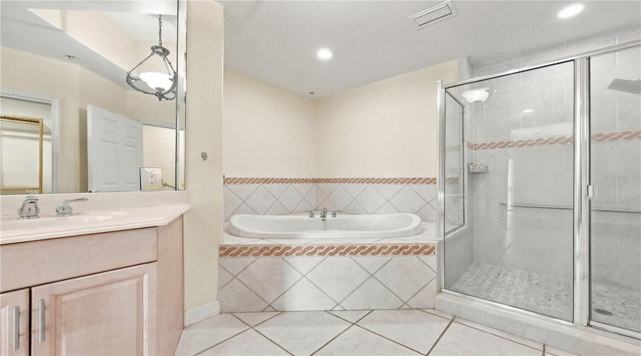 Orlando, Florida 32836, 2 Bedroom Bedrooms, ,2 Bathroombathrooms,Residential,For Sale,The Esplanade,0,Mfro6441656