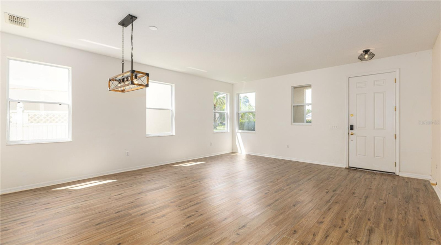 Kissimmee, Florida 34747, 5 Bedroom Bedrooms, ,3 Bathroombathrooms,Residential,For Sale,Blooming Alamanda,0,Mfro6434366