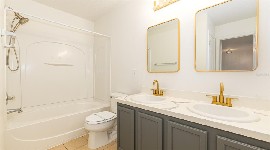 Kissimmee, Florida 34747, 5 Bedroom Bedrooms, ,3 Bathroombathrooms,Residential,For Sale,Blooming Alamanda,0,Mfro6434366