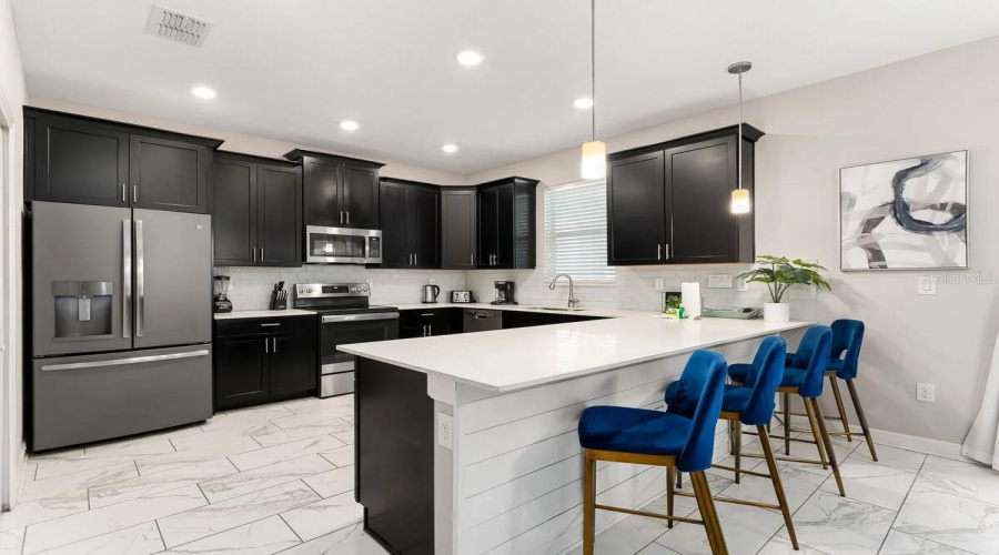 Davenport, Florida 33896, 6 Bedroom Bedrooms, ,6 Bathroombathrooms,Residential,For Sale,Palmero,0,Mfro6442529
