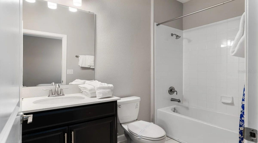 Davenport, Florida 33896, 6 Bedroom Bedrooms, ,6 Bathroombathrooms,Residential,For Sale,Palmero,0,Mfro6442529