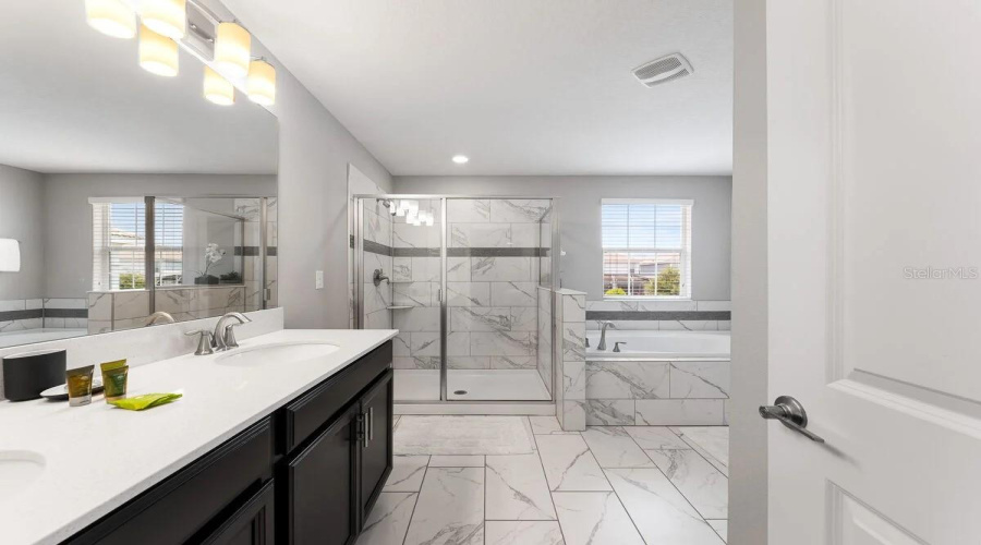 Davenport, Florida 33896, 6 Bedroom Bedrooms, ,6 Bathroombathrooms,Residential,For Sale,Palmero,0,Mfro6442529