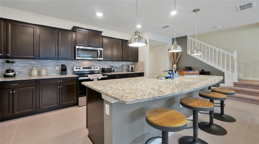 Davenport, Florida 33897, 5 Bedroom Bedrooms, ,4 Bathroombathrooms,Residential,For Sale,Lana,0,Mfro6442564