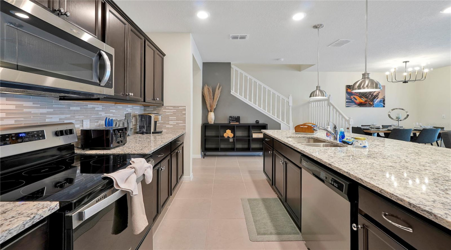Davenport, Florida 33897, 5 Bedroom Bedrooms, ,4 Bathroombathrooms,Residential,For Sale,Lana,0,Mfro6442564