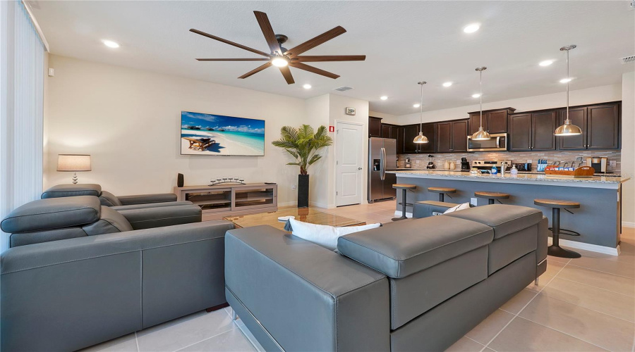 Davenport, Florida 33897, 5 Bedroom Bedrooms, ,4 Bathroombathrooms,Residential,For Sale,Lana,0,Mfro6442564