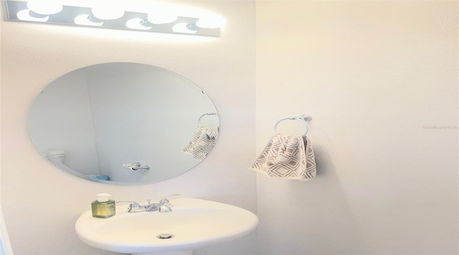 1/2 Bath Down Stairs