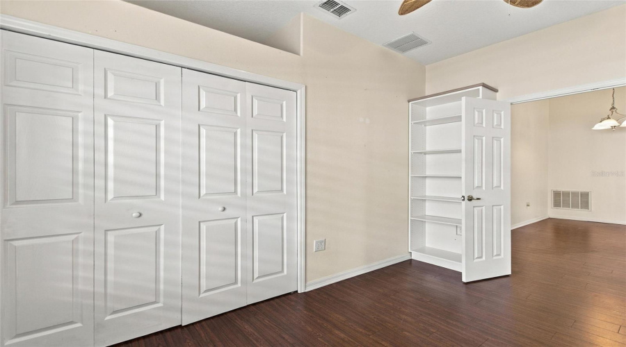 Center Guest Room/Office