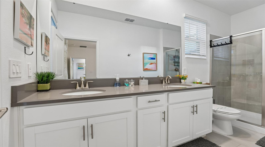 Davenport, Florida 33896, 5 Bedroom Bedrooms, ,5 Bathroombathrooms,Residential,For Sale,Leader,0,Mfro6440194
