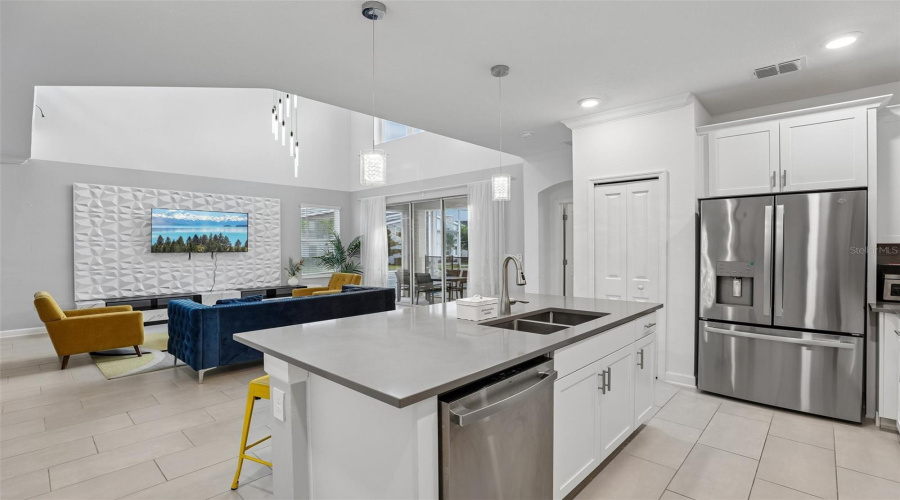 Davenport, Florida 33896, 5 Bedroom Bedrooms, ,5 Bathroombathrooms,Residential,For Sale,Leader,0,Mfro6440194