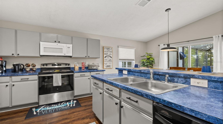 Davenport, Florida 33897, 4 Bedroom Bedrooms, ,2 Bathroombathrooms,Residential,For Sale,Castlemain,0,Mfrs5157594