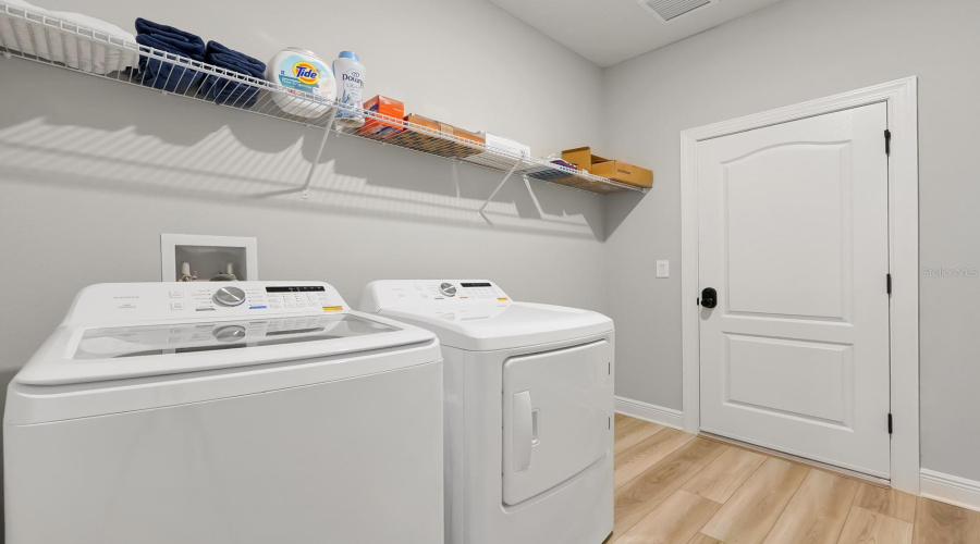 Kissimmee, Florida 34747, 6 Bedroom Bedrooms, ,4 Bathroombathrooms,Residential,For Sale,Somersworth,0,Mfro6442822