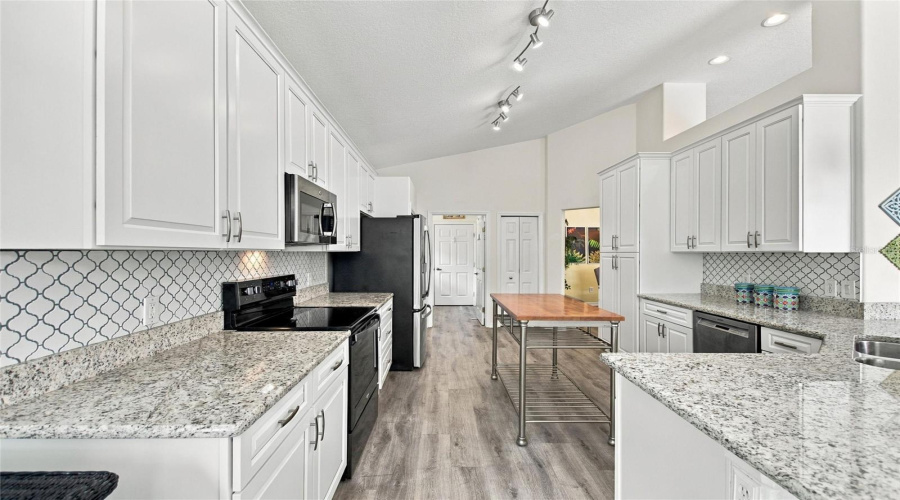 42&Quot; Crown Molded Cabinets