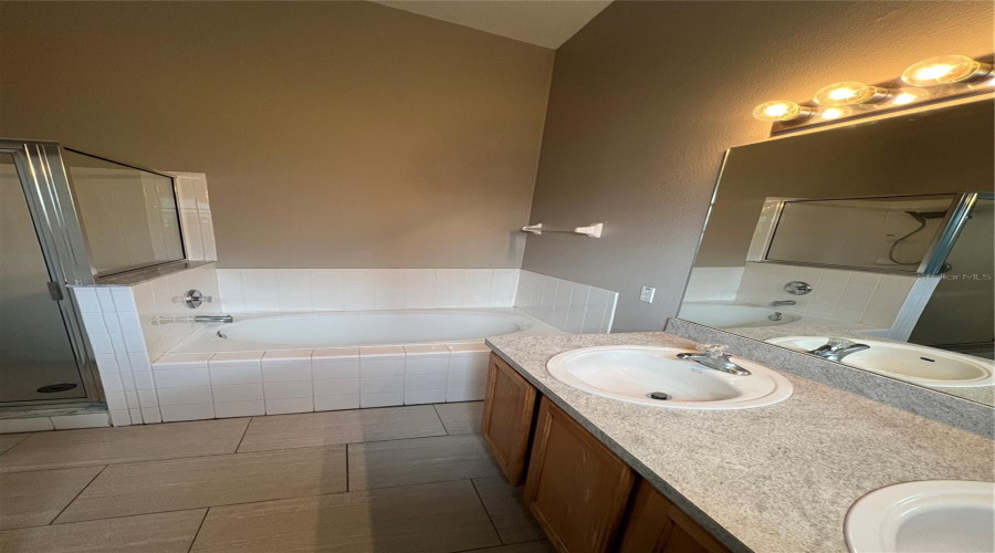 Davenport, Florida 33837, 3 Bedroom Bedrooms, ,2 Bathroombathrooms,Residential,For Sale,Royal Ridge,0,Mfro6441517