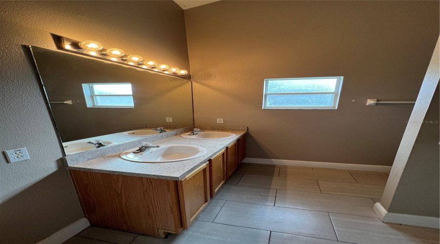 Davenport, Florida 33837, 3 Bedroom Bedrooms, ,2 Bathroombathrooms,Residential,For Sale,Royal Ridge,0,Mfro6441517