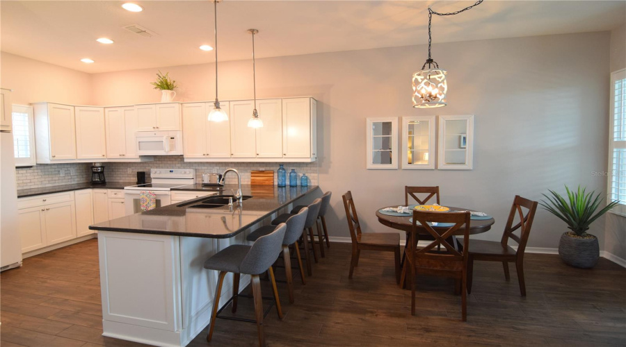 Kitchen &Amp; Breakfast Bar