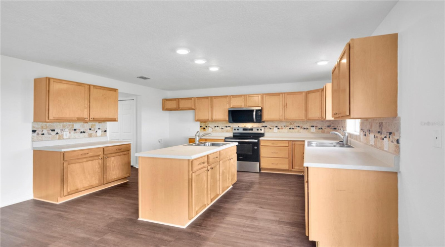 Davenport, Florida 33897, 4 Bedroom Bedrooms, ,3 Bathroombathrooms,Residential,For Sale,Blake,0,Mfro6442778