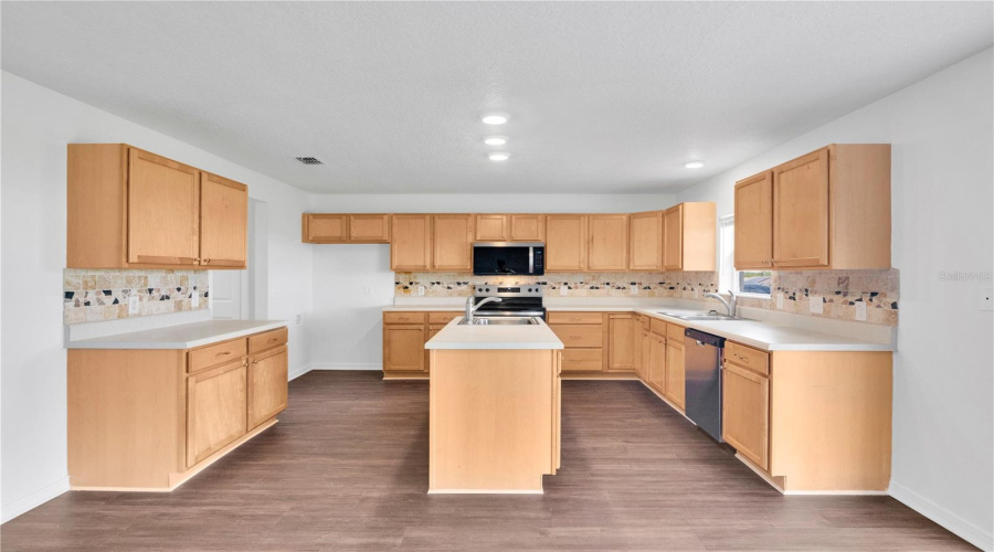 Davenport, Florida 33897, 4 Bedroom Bedrooms, ,3 Bathroombathrooms,Residential,For Sale,Blake,0,Mfro6442778