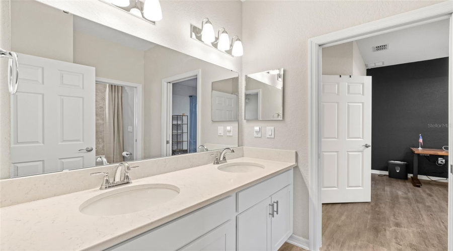 Jack And Jill Bath Between Bed 2 &Amp; 3