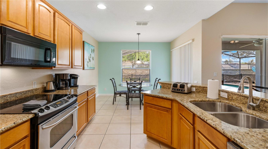 Kissimmee, Florida 34747, 5 Bedroom Bedrooms, ,5 Bathroombathrooms,Residential,For Sale,Teascone,0,Mfro6443150