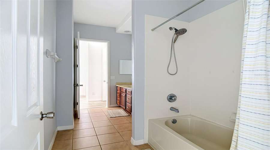Full Hall Bath Upstairs