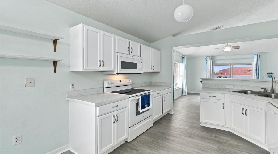 Davenport, Florida 33837, 4 Bedroom Bedrooms, ,2 Bathroombathrooms,Residential,For Sale,Lobelia,0,Mfrs5157777