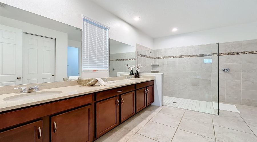 Kissimmee, Florida 34747, 6 Bedroom Bedrooms, ,4 Bathroombathrooms,Residential,For Sale,Amelia Downs,0,Mfro6443229